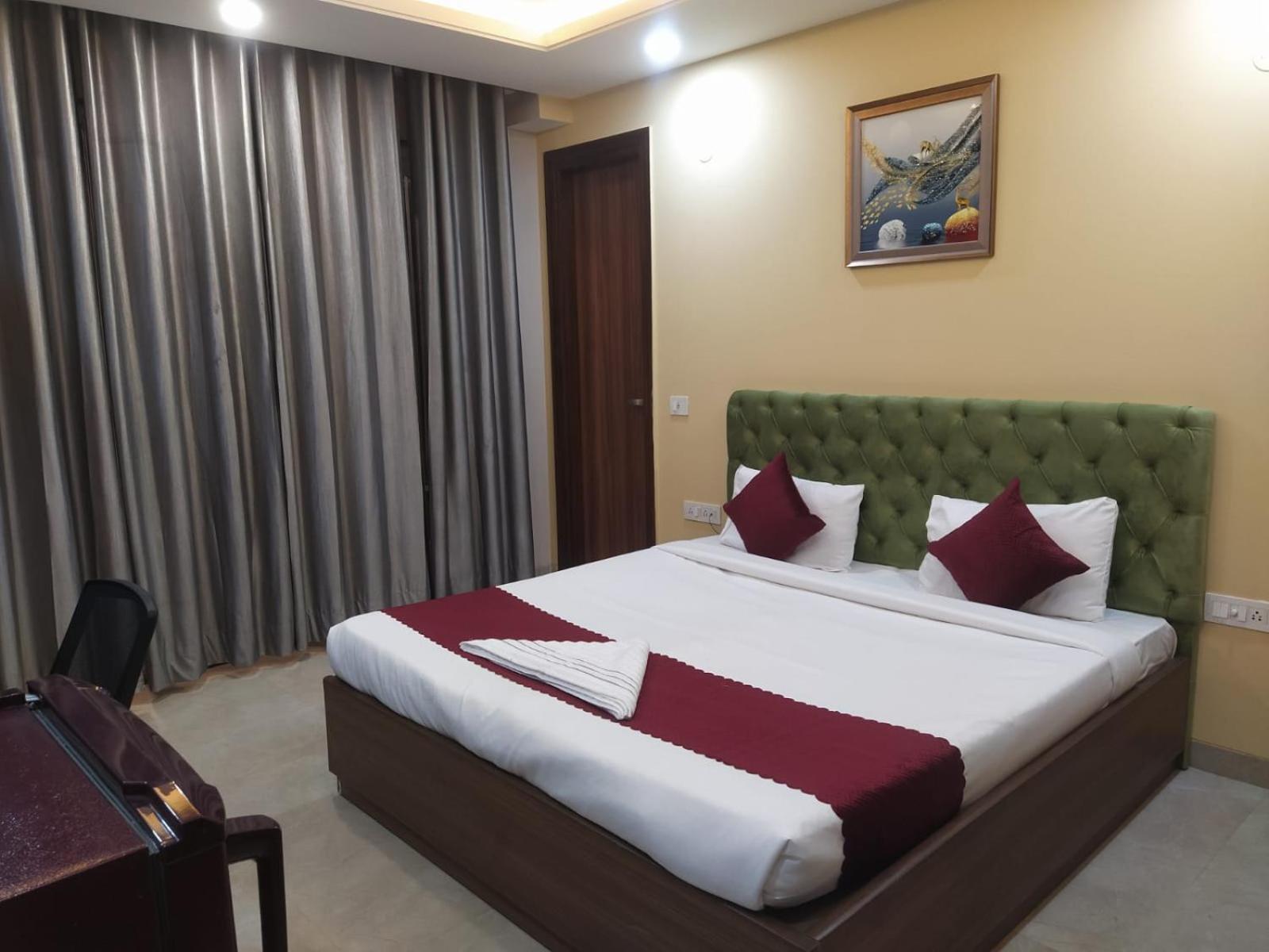 Limewood Stay - Near Golf Course Road คูร์เคาน์ ภายนอก รูปภาพ